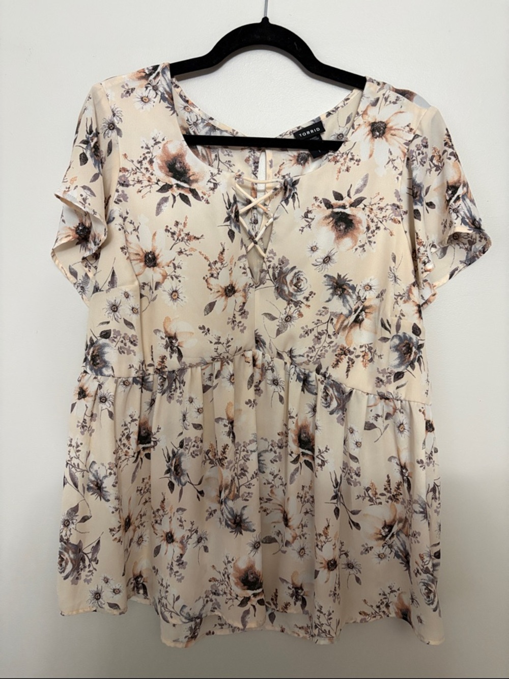 torrid Cream Floral Lace-Up Peplum Top